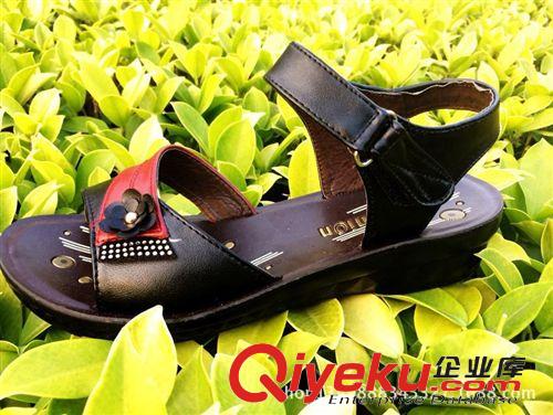 女士涼鞋 中老年女鞋媽媽涼鞋軟低跟平底涼鞋夏季大碼老人中年女涼鞋