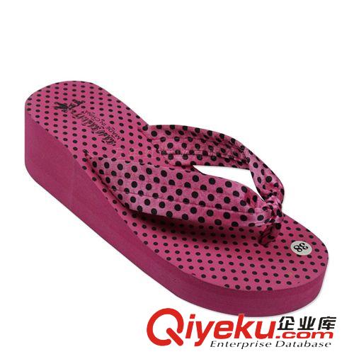 時尚夏季拖鞋 款沙灘鞋坡跟涼拖女新款可愛圓點時尚人字拖 高跟松糕防滑涼拖鞋