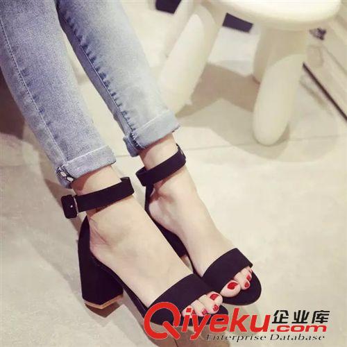 5.05~5.10 2015新款歐美露趾風(fēng)絨面寬帶設(shè)計(jì)高跟粗跟涼鞋搭扣時(shí)尚女鞋批發(fā)原始圖片3