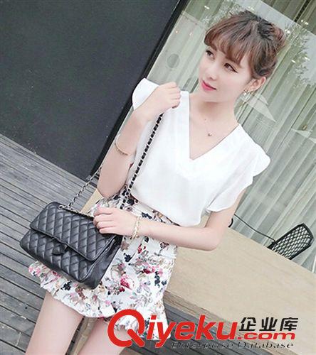 套裝類 2015夏季新品V領木耳邊無袖雪紡上衣+復古花色荷葉邊包裙 套裝原始圖片2