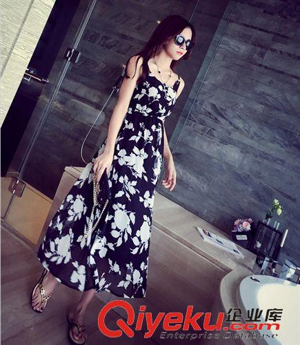 6DU 2015夏季新款韓國百搭修身黑底白色大花吊帶連衣裙原始圖片2