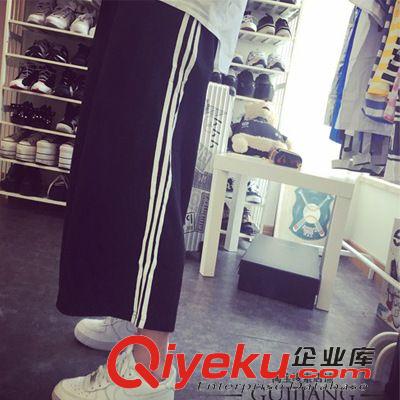 2015年5月新款 廠家直銷韓版運(yùn)動褲三條杠松緊腰九分褲男女裝情侶褲闊腿褲批發(fā)原始圖片2