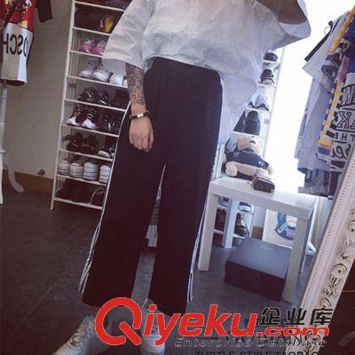 2015年5月新款 廠家直銷韓版運(yùn)動褲三條杠松緊腰九分褲男女裝情侶褲闊腿褲批發(fā)原始圖片3