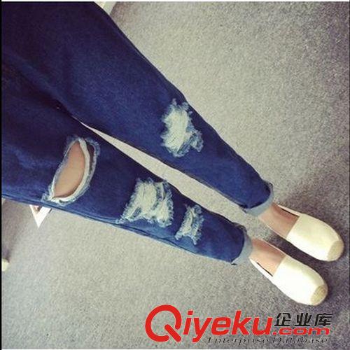 【褲類專區(qū)】 做舊破洞時尚個性牛仔褲九分褲修身顯瘦磨破新款時尚原始圖片2