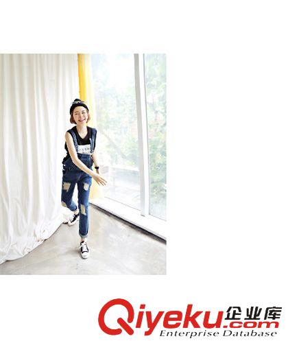 5月26號新款 2015夏裝新款韓版破洞牛仔背帶褲 新款寬松顯瘦吊帶牛仔褲乞丐褲原始圖片3