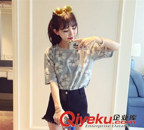 5月15日新款 2015夏季新款 休閑時髦貼布花朵洋氣復(fù)古棉質(zhì)T恤上衣3012原始圖片3