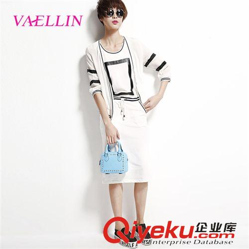 掌柜推薦 歐洲站2015夏季新品女裝兩件套休閑運(yùn)動(dòng)真絲外披+針織連衣裙套裝