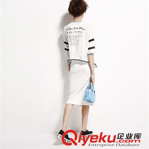 掌柜推薦 歐洲站2015夏季新品女裝兩件套休閑運(yùn)動(dòng)真絲外披+針織連衣裙套裝