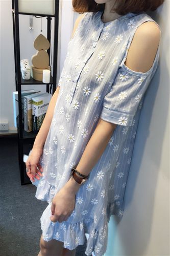 今日新款 韓版雛菊圖案小清新娃娃學(xué)院可愛露肩連衣裙女花朵裙原始圖片2