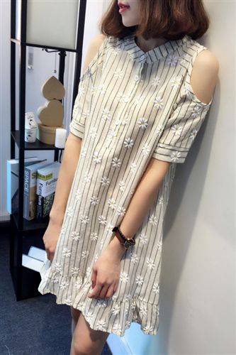 今日新款 韓版雛菊圖案小清新娃娃學(xué)院可愛露肩連衣裙女花朵裙原始圖片3