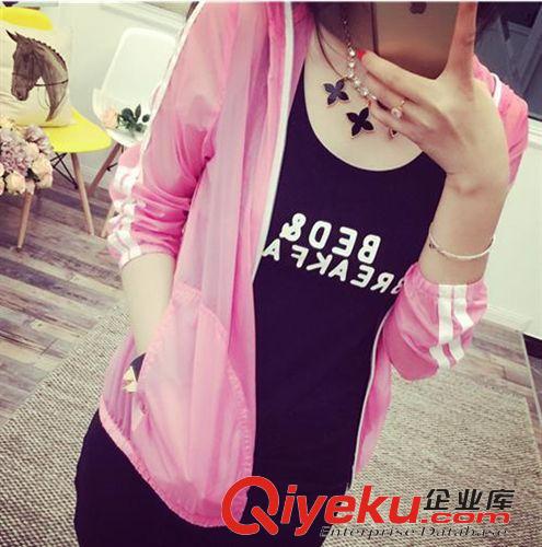 5月新款 2015夏裝新款女裝便攜式 超輕薄防紫外線短款連帽防曬衣 外套女原始圖片3