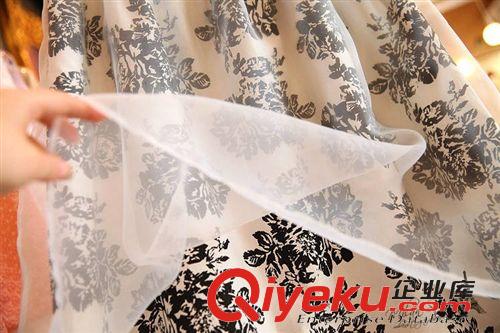 五月熱門新款 1644#新款夏歐美風(fēng)一字肩歐根紗高腰花朵蓬蓬連衣裙 兩件套原始圖片2