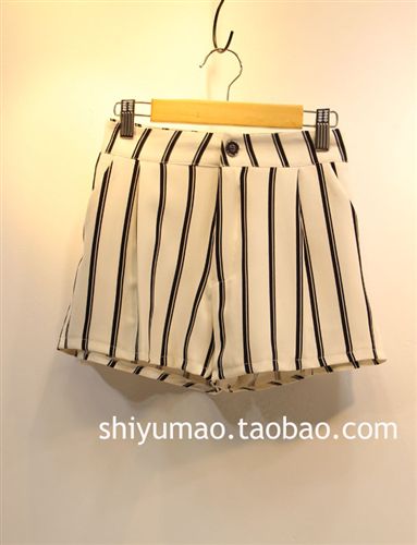 時尚套褲 套裙 1567#韓國代購 夏裝新款短袖豎條紋蕾絲拼接上衣+短褲兩件套裝原始圖片3