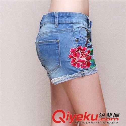 爆款推薦 新款民族中國風修身美腿繡花牛仔短褲 女原始圖片2