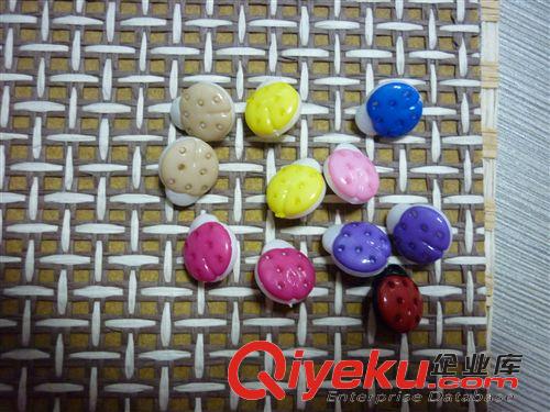 童裝塑料紐扣 塑料鈕扣，童裝紐扣，花型鈕扣