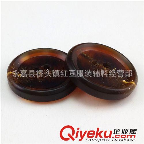 樹脂紐扣 棕色四眼細(xì)邊西裝扣休閑裝扣   廠家直銷大批量環(huán)保現(xiàn)貨供應(yīng)原始圖片3