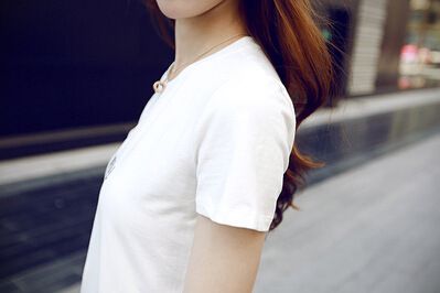 女式T恤 T恤女裝短袖韓范簡約夏季黑白兩色打底百搭時尚休閑純色上衣小衫原始圖片3
