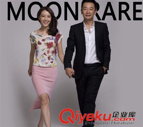 #熱賣推薦 明星同款夏女裝新款圓領(lǐng)套頭印花T恤+燕尾半身裙套裝原始圖片2