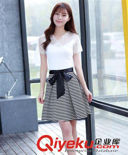 5月上新 2015夏裝新款女裝V領短袖蕾絲上衣+條紋A字裙子套裝裙潮原始圖片3