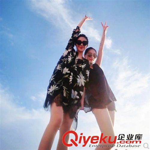 六月新款 2015 夏季新韓版唯美印花中長款后背開叉雪紡襯衫防曬衫 女 8791原始圖片3