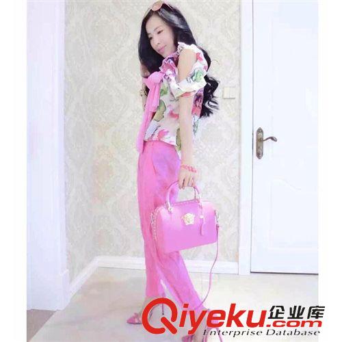 【歐洲站新品】 2015夏季新款韓版大碼時尚印花露肩上衣+九分褲套裝 女 8738原始圖片2