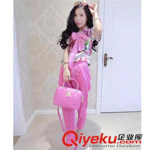 【歐洲站新品】 2015夏季新款韓版大碼時尚印花露肩上衣+九分褲套裝 女 8738原始圖片3