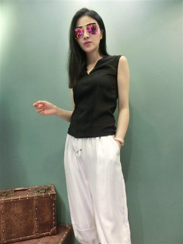 五月新款 2015夏季歐洲站新款時(shí)尚名媛女裝黑色V領(lǐng)+白色絲光燈籠褲套裝