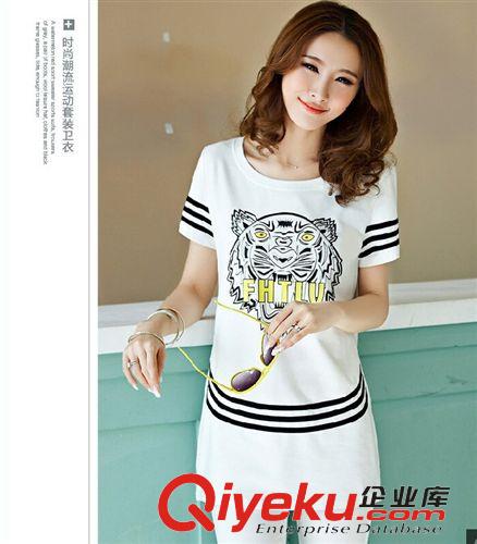 爆款推薦 2015女夏新款休閑套裝時(shí)尚高端印花圓領(lǐng)中長(zhǎng)款兩件套裝原始圖片3