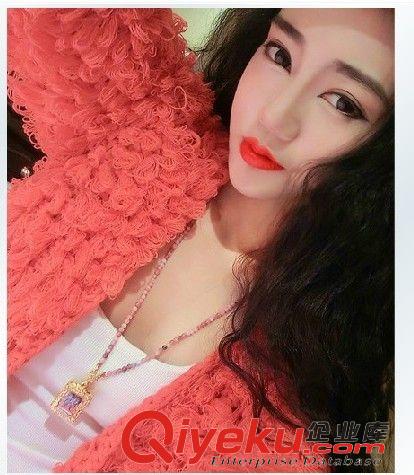 2月份持續(xù)強勢上新 高領修身針織衫/配手套+氣質小短褲套裝女裝代理 0加盟