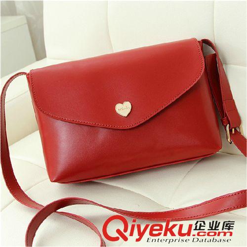 2月份持續(xù)強(qiáng)勢(shì)上新 韓版女裝代理加盟毛毛木耳邊袖圓領(lǐng)毛呢連衣裙