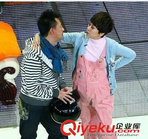 孕婦裝 春秋新款時尚孕婦裝潮媽必備燈芯絨孕婦托腹背帶褲海清同款孕婦褲原始圖片2