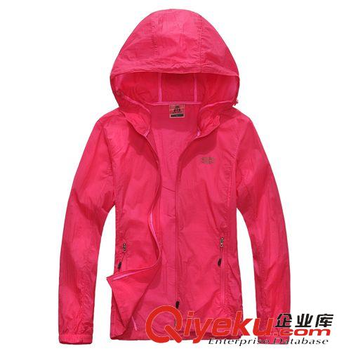女款戶外服裝 歐洲春季新款軟殼衣軟殼抓絨衣開衫外套連帽軟殼沖鋒衣修身女