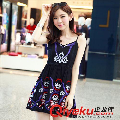 4月9期新品 2015夏季女裝新款嗆口小辣椒同款民族風吊帶裙圖騰刺繡修身連衣裙