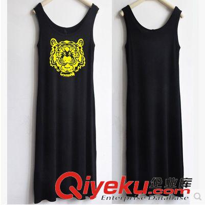 情侶裝 情侶裝夏款女裙韓國(guó)潮修身海邊沙灘連衣裙男T短袖原始圖片2