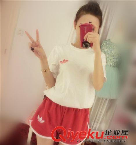 5月{zx1}時尚爆款 爆款2015夏季韓版新品時尚帥氣三葉草字母圓領短袖休閑兩件套裝