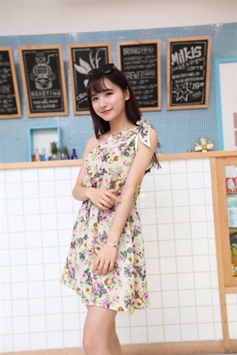 5月{zx1}優(yōu)惠區(qū)域 2015夏裝女裝新款波西米亞沙灘裙無袖斜肩系帶花碎色修身連衣裙