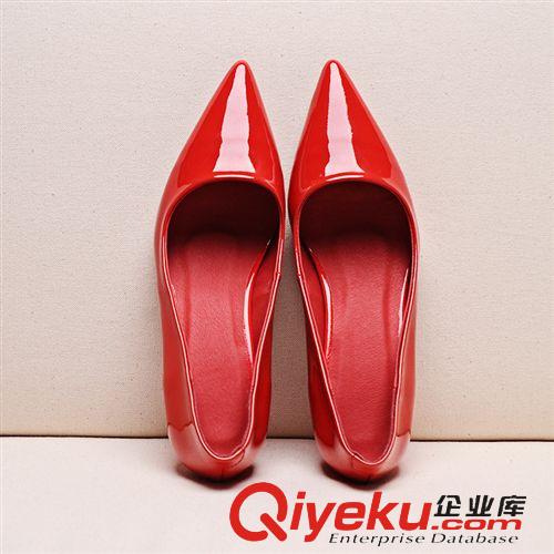 單鞋高跟《二》 韓版風(fēng)格尖頭淺口漆皮單鞋 粗跟中高跟女鞋 時(shí)尚裸色搭配白搭經(jīng)典原始圖片2