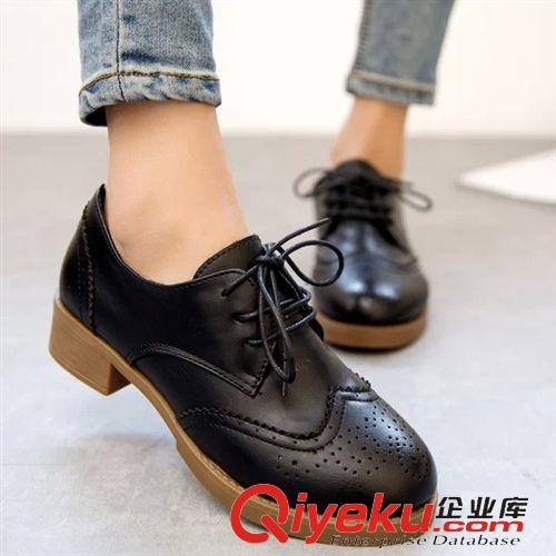 15年1月{dy}波新品 2015春季新款歐美英倫復古圓頭雕花系帶低幫鞋韓版休閑女單鞋批發原始圖片3