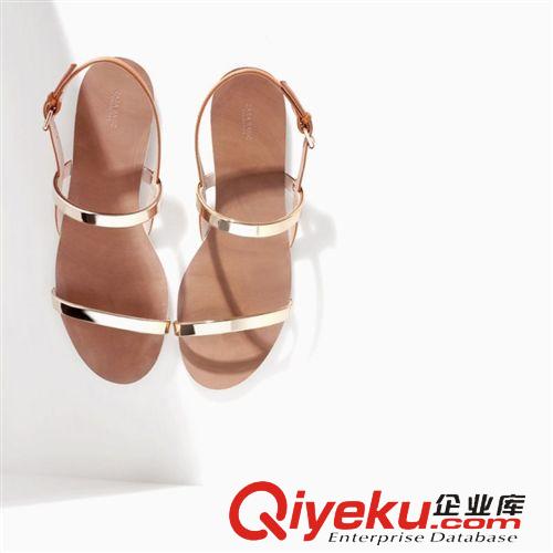 新品上架 新款涼鞋批發(fā)金屬色系帶涼鞋夾腳休閑涼鞋沙灘女鞋平底