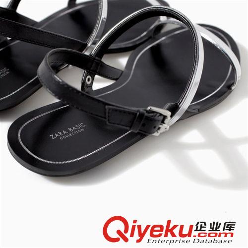 新品上架 新款涼鞋批發(fā)金屬色系帶涼鞋夾腳休閑涼鞋沙灘女鞋平底