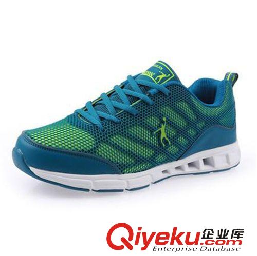跑步鞋 阿里巴巴聯(lián)手工廠打造一手貨源批發(fā)網(wǎng) 福建鞋廠直銷休閑庫存男鞋原始圖片2