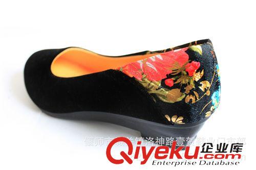 單鞋 爆款！批發(fā)老北京布鞋時尚舒適透氣耐磨工裝禮儀花幫女單鞋