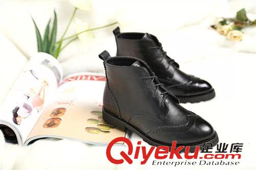 2014年10月 冬季復古加絨布洛克雕花平跟系帶英倫馬丁靴潮女短靴圓頭學生靴子