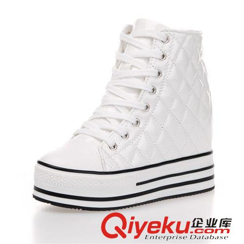 女鞋溫州品牌鞋區(qū) 尹恩惠春季內(nèi)增高韓國女度鞋厚底松糕鞋漆皮休閑 棱格休閑高幫鞋原始圖片2
