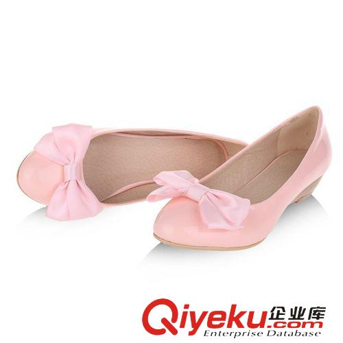 2015年3月新品 代發(fā)批發(fā) 2015春秋夏季女鞋子 淺口坡跟蝴蝶結(jié)中跟單鞋漆皮工作鞋原始圖片3