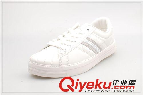 足下登 專柜正品足下登校園經(jīng)典休閑女鞋低幫四季 F79101