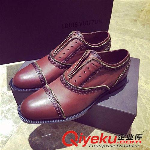3月{dy}期 釘子鞋情侶款鉚釘平底鞋朋克風(fēng)紅人潮款CL紅底鞋男女單鞋一件代發(fā)