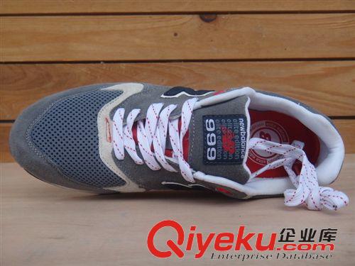 576 999深灰紅 40-44 經典款鋼鐵會 男款跑步鞋