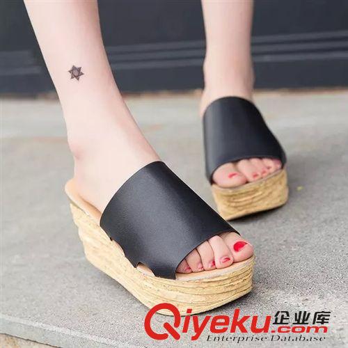 拖鞋 一件代發夏季新款日系松糕厚底一字拖女潮套趾平底休閑女涼拖批發