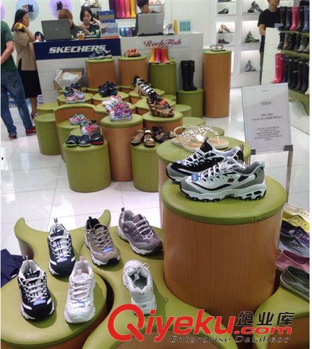 跑步鞋 skechers斯凱奇 gowalk時尚女單鞋 超輕舒適豆豆鞋休閑女鞋主打款